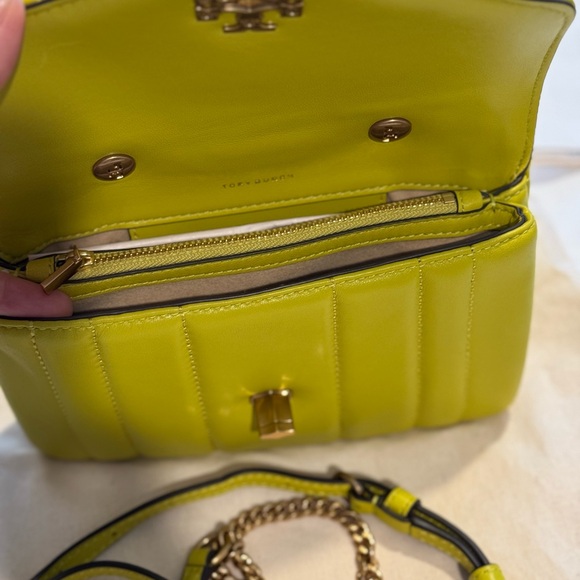 Tory Burch Green Quilted Crossbody Bag with Gold Hardware - Picture 3 of 5